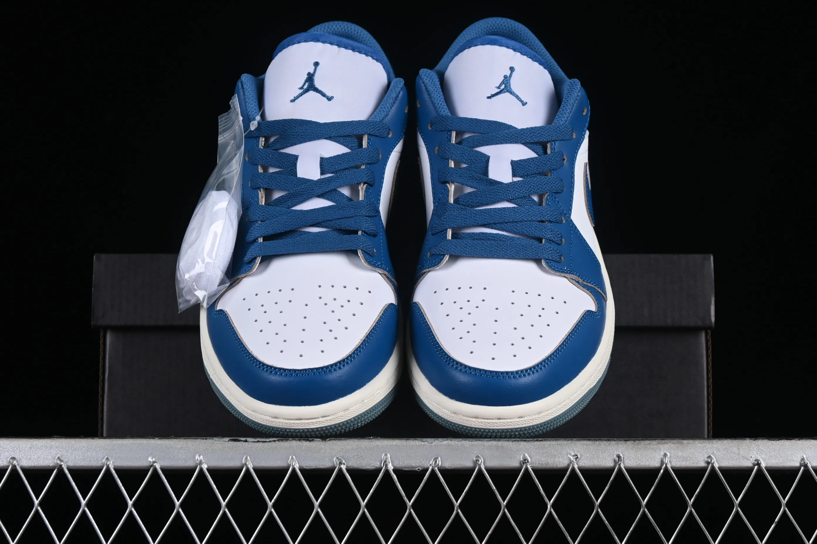 All categories Air Jordan Jordan series basketball shoes Air Jordan 1 Low Air Jordan 1 Low AJ1 Joe 1 retro white and blue low-top cultural and leisure sports sneakers FN5214-141